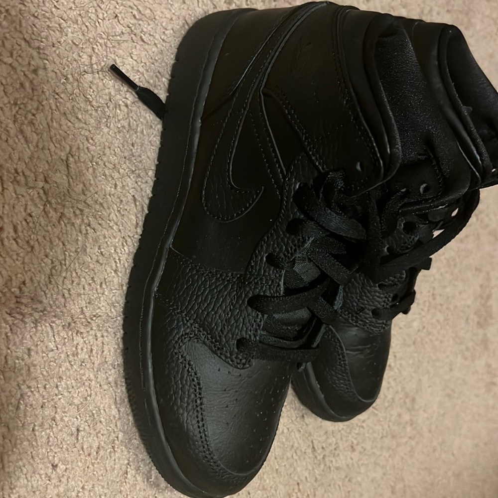 Black Jordan 1’s